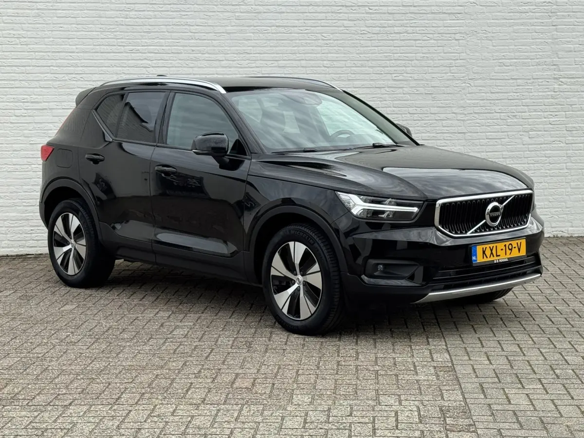 1.5 T2 Momentum Core Achteruitrijcamera Carplay Adaptive Cruise Climate Control Stoel en Stuurverwarming