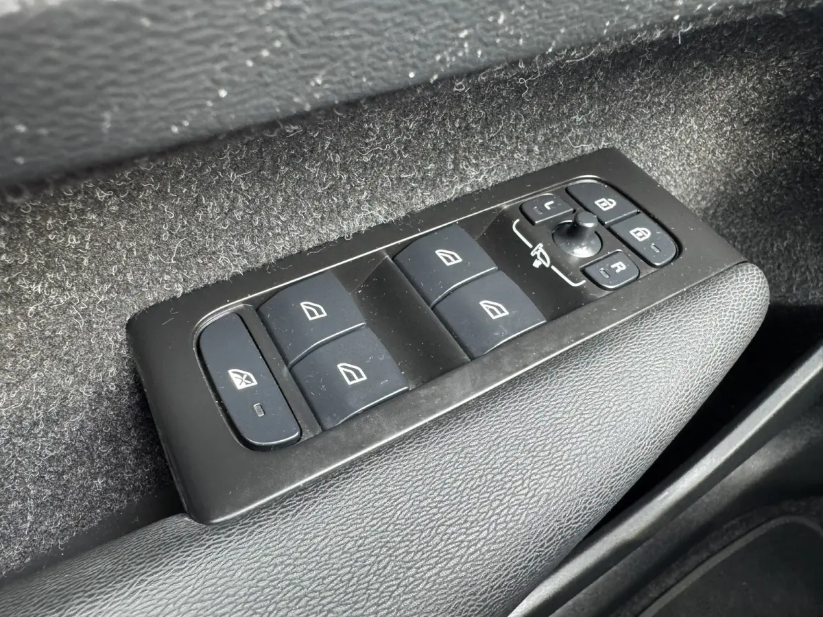 1.5 T2 Momentum Core Achteruitrijcamera Carplay Adaptive Cruise Climate Control Stoel en Stuurverwarming