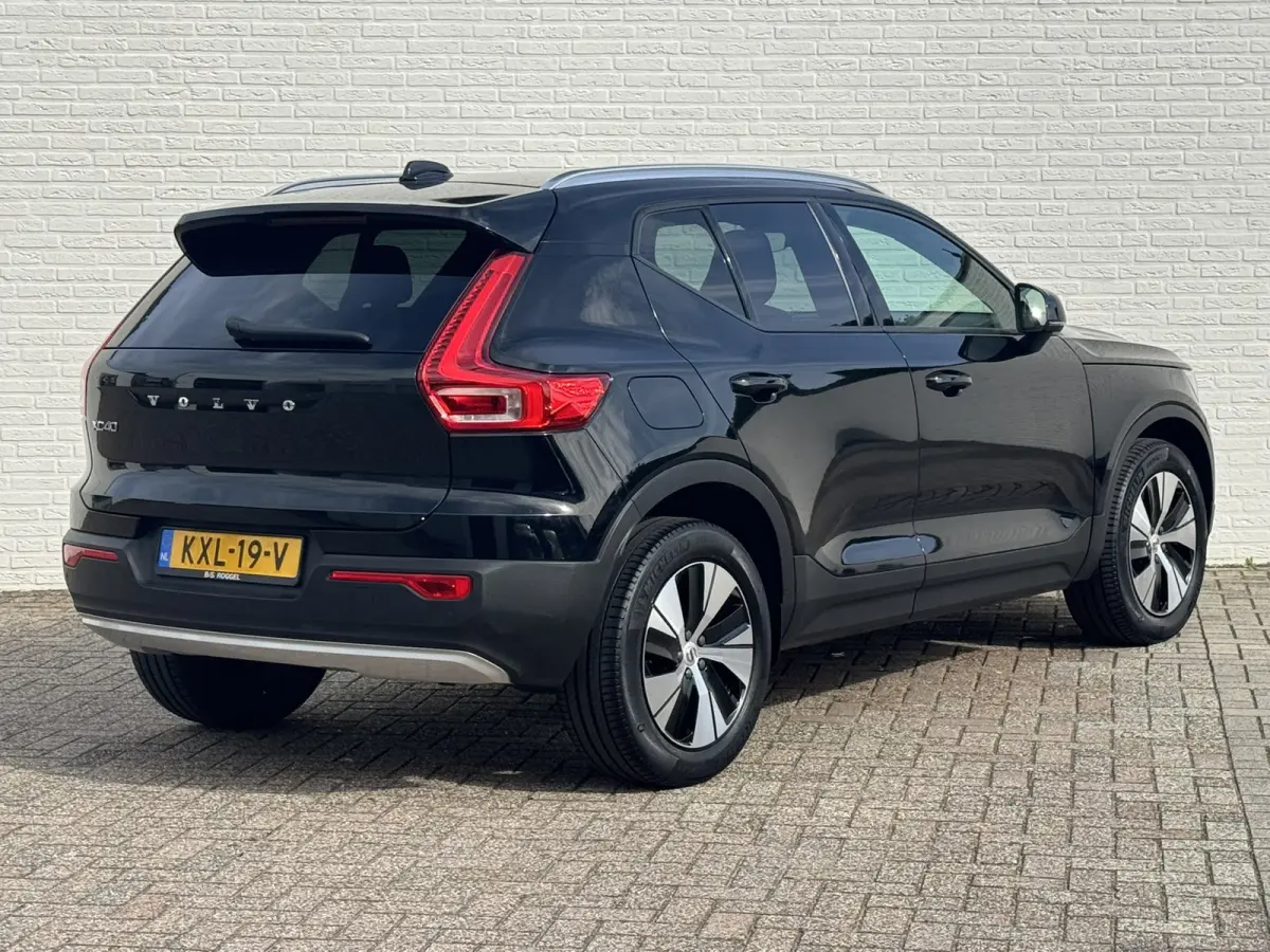 1.5 T2 Momentum Core Achteruitrijcamera Carplay Adaptive Cruise Climate Control Stoel en Stuurverwarming