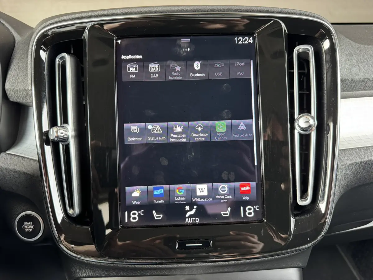 1.5 T2 Momentum Core Achteruitrijcamera Carplay Adaptive Cruise Climate Control Stoel en Stuurverwarming