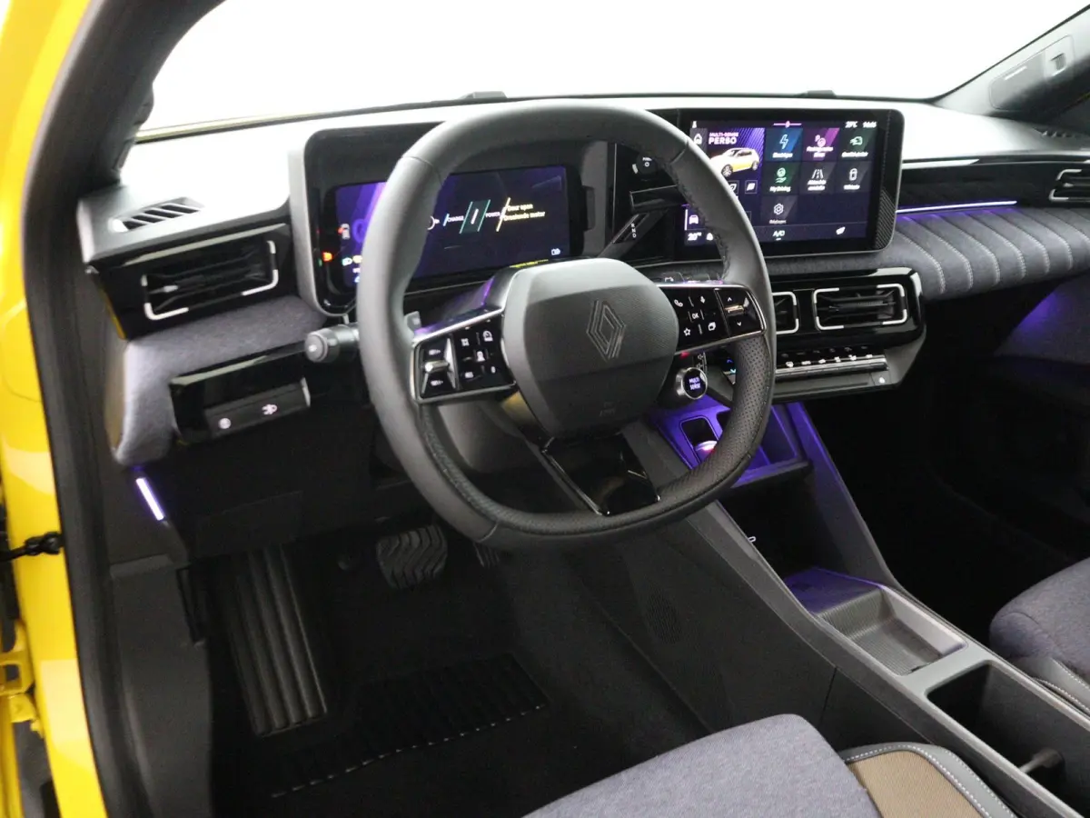 techno 150 pk comfort range | pack advanced driving assist | Harman Kardon® premium audio |