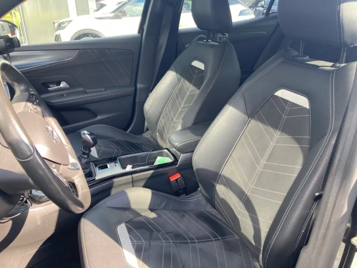 1.2 Turbo Ultimate | Achteruitrijcamera | Alcantara bekleding | Electronic climate controle