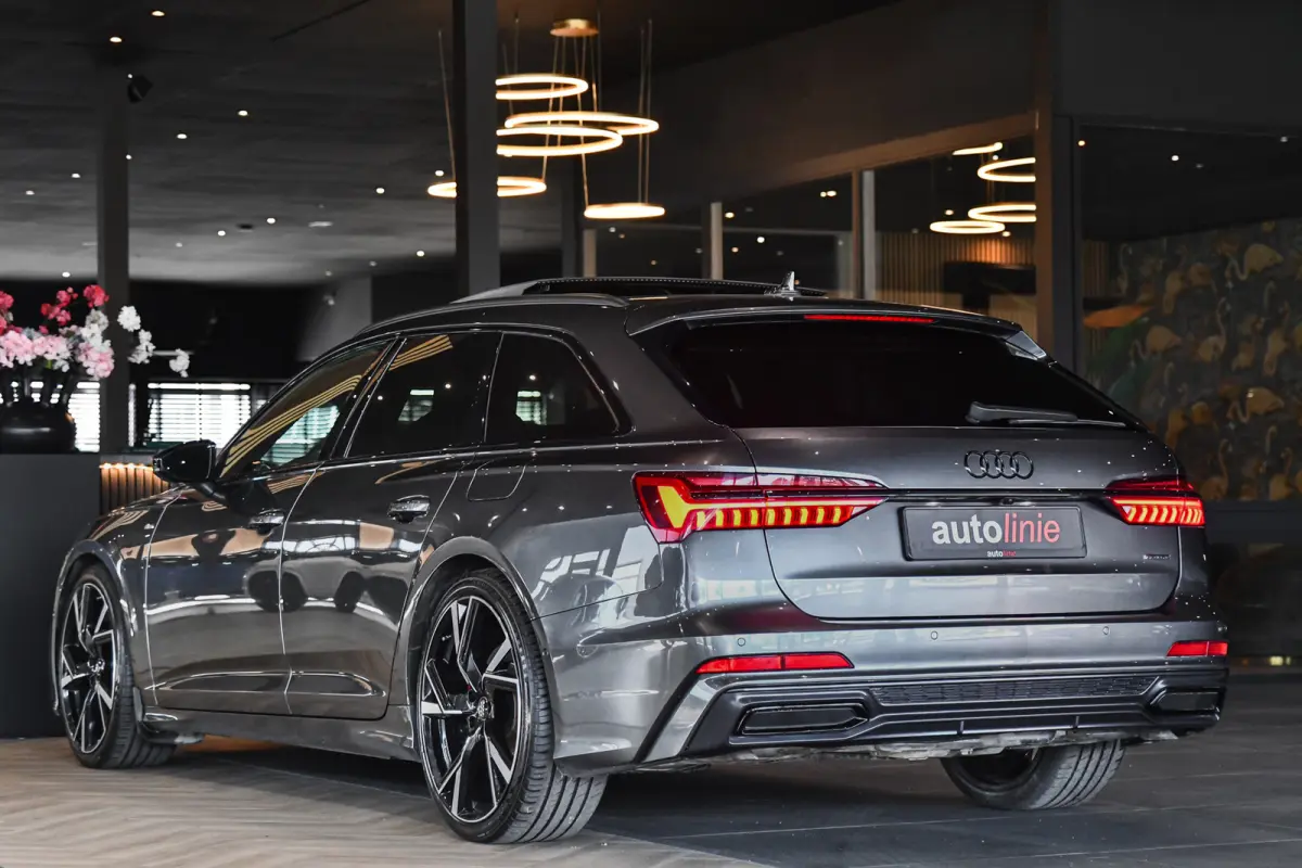55 TFSI e quattro Competition 3x S-Line, RS Seats, Carbon, Pano, Matrix, B&O, 360, Memory, Keyless, ACC, Trekhaak!