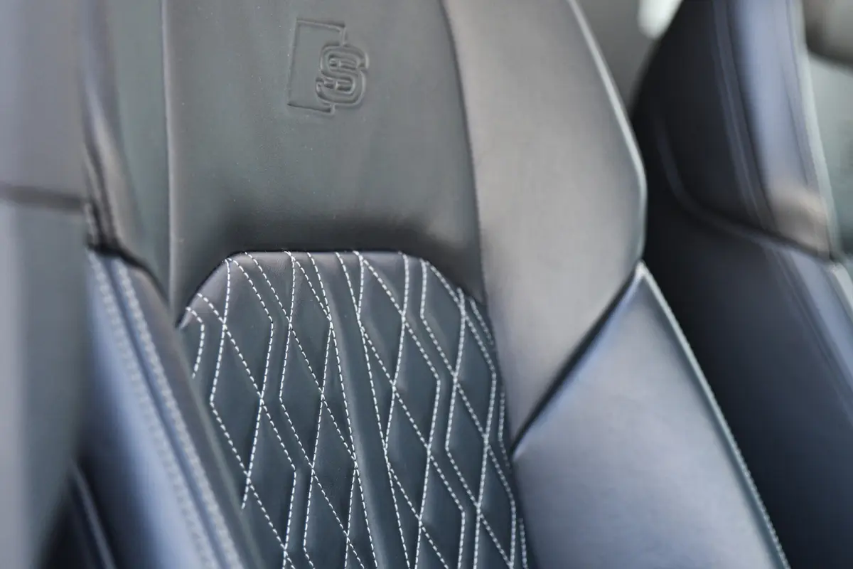 55 TFSI e quattro Competition 3x S-Line, RS Seats, Carbon, Pano, Matrix, B&O, 360, Memory, Keyless, ACC, Trekhaak!