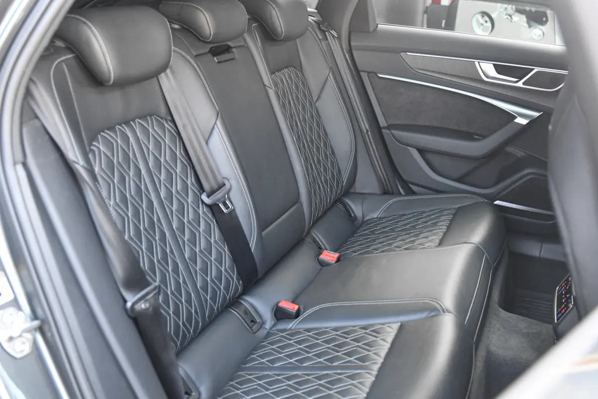 55 TFSI e quattro Competition 3x S-Line, RS Seats, Carbon, Pano, Matrix, B&O, 360, Memory, Keyless, ACC, Trekhaak!
