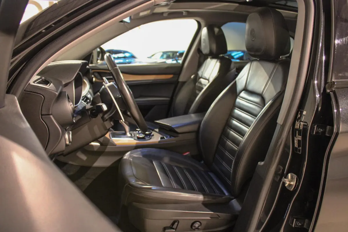 2.0 T AWD Q4 First Edition PANO | LEER