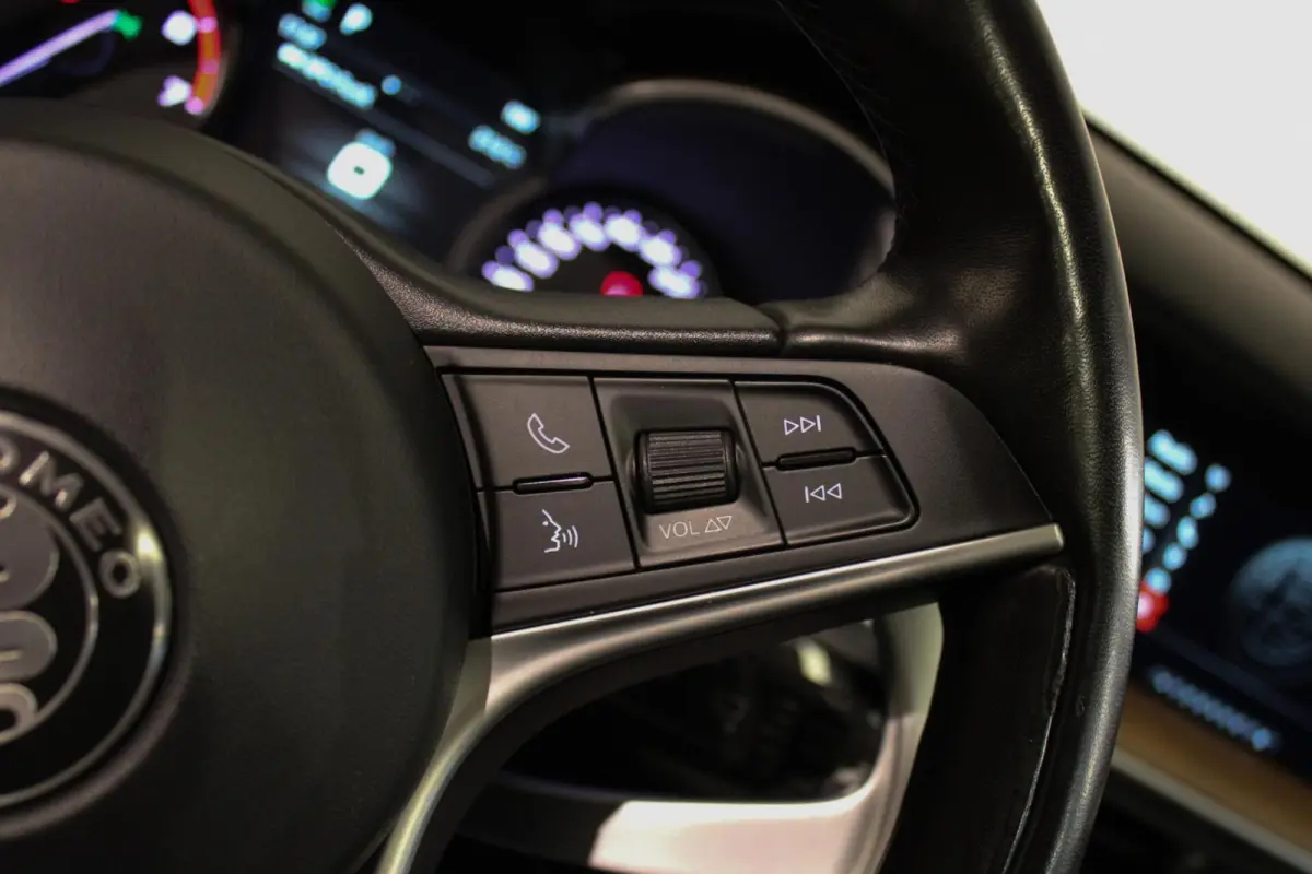 2.0 T AWD Q4 First Edition PANO | LEER