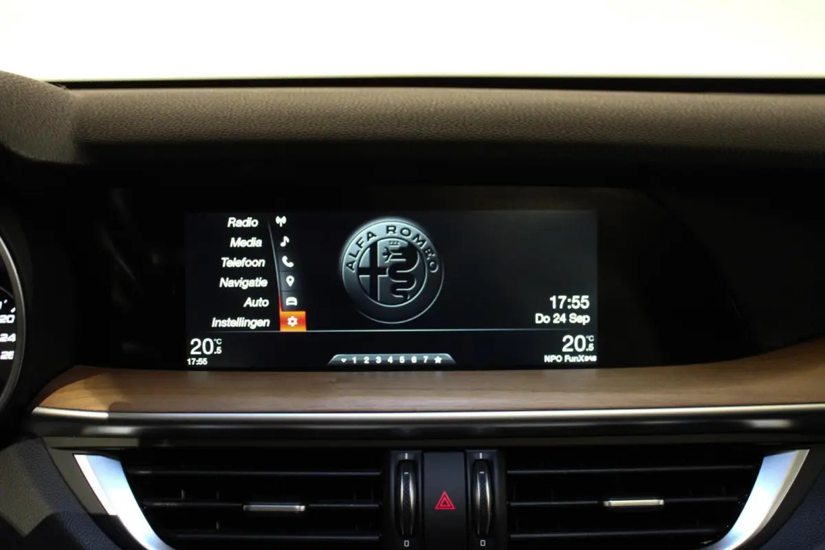 2.0 T AWD Q4 First Edition PANO | LEER