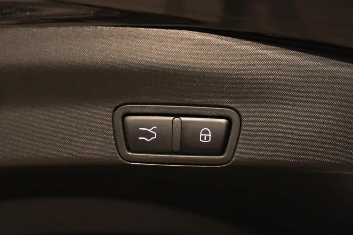 2.0 T AWD Q4 First Edition PANO | LEER