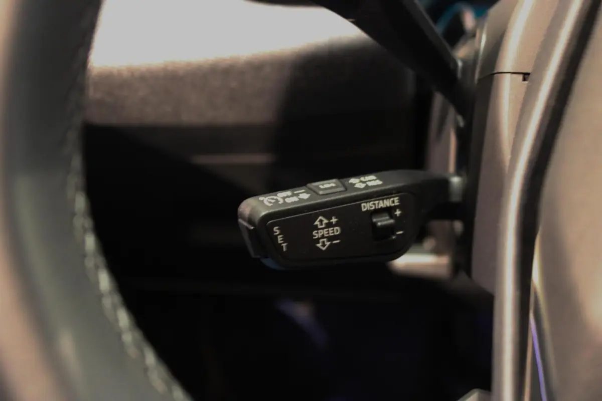 2.0 e-hybrid 220 KW quattro S edition TREKH