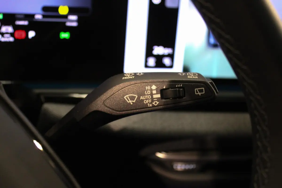 2.0 e-hybrid 220 KW quattro S edition TREKH