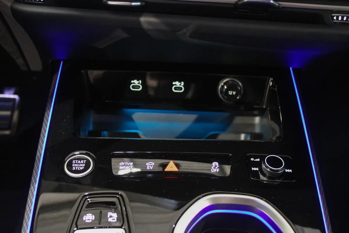 2.0 e-hybrid 220 KW quattro S edition TREKH
