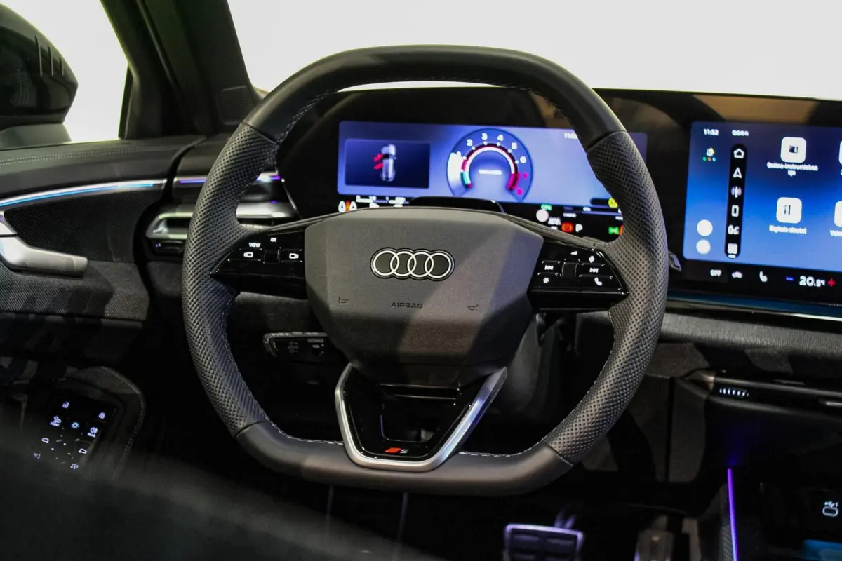 2.0 e-hybrid 220 KW quattro S edition TREKH