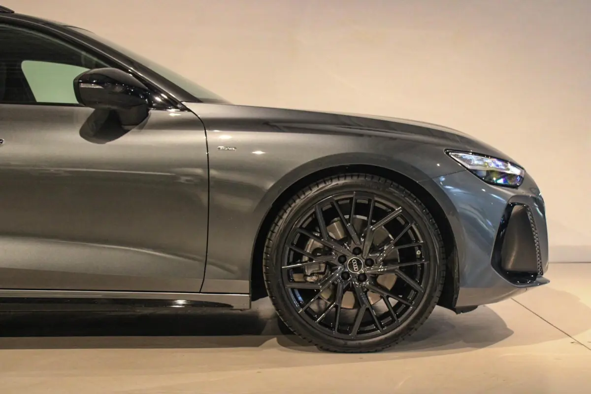 2.0 e-hybrid 220 KW quattro S edition TREKH