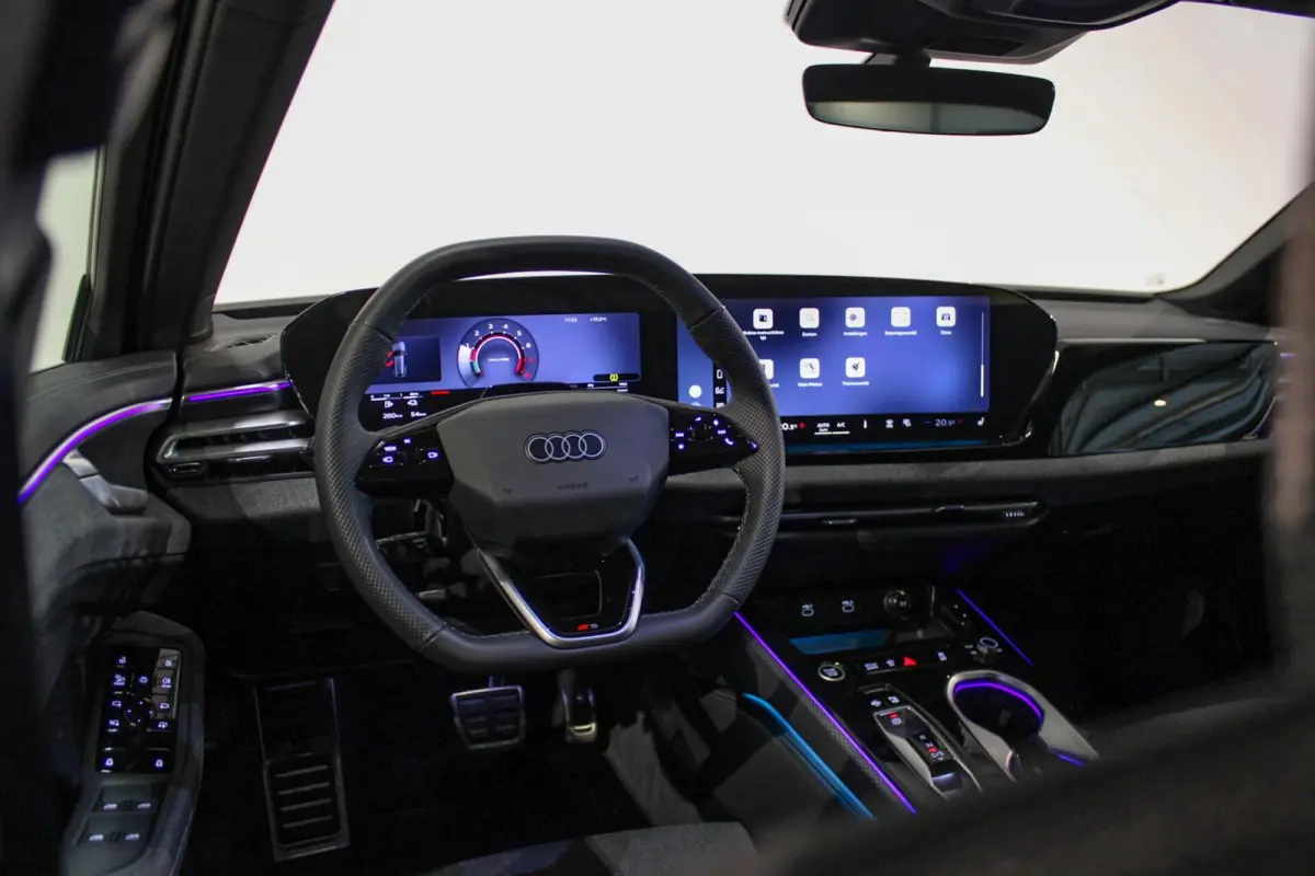 2.0 e-hybrid 220 KW quattro S edition TREKH
