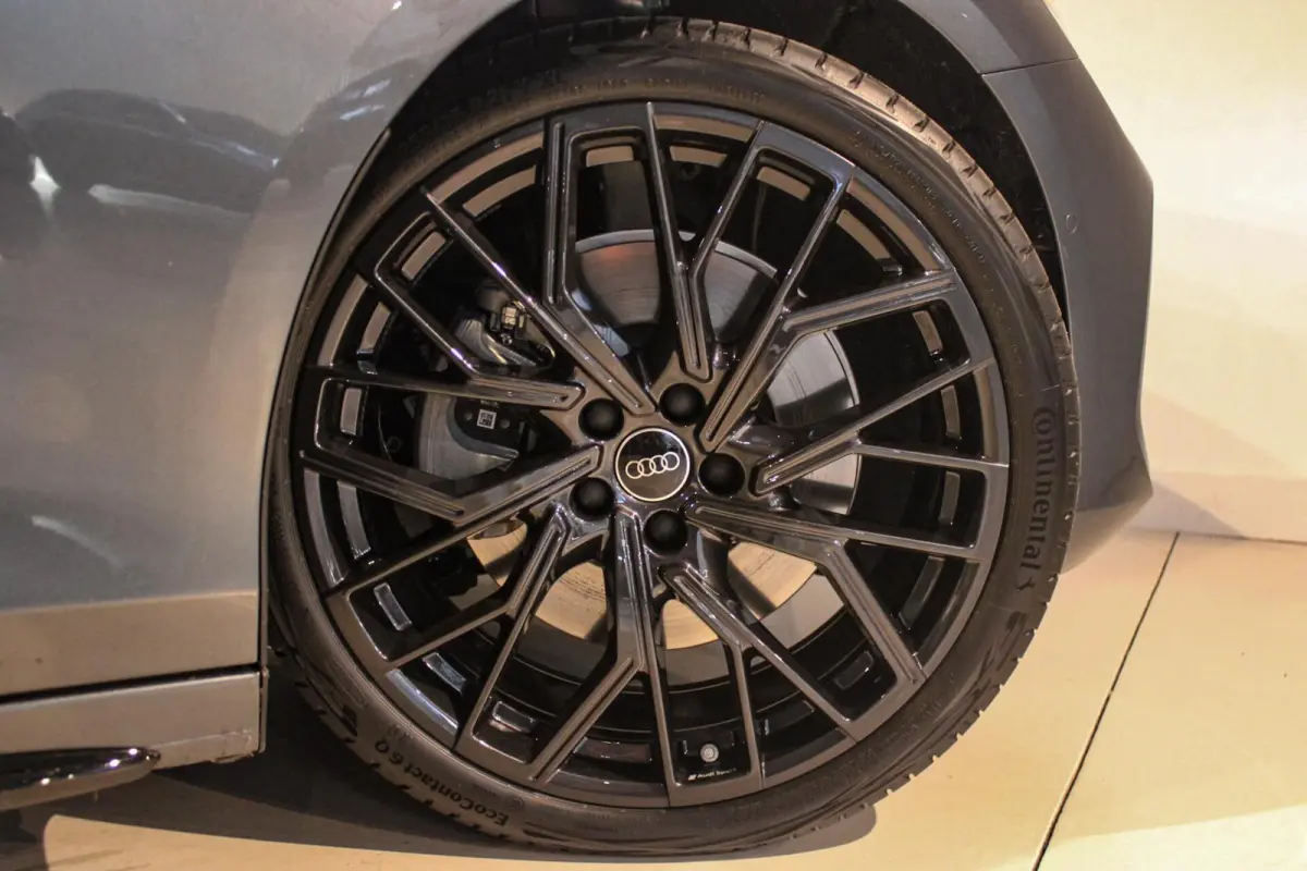 2.0 e-hybrid 220 KW quattro S edition TREKH
