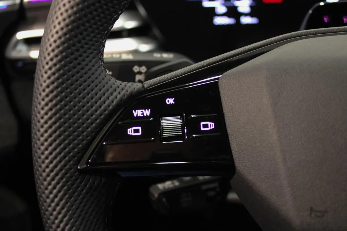 2.0 e-hybrid 220 KW quattro S edition TREKH