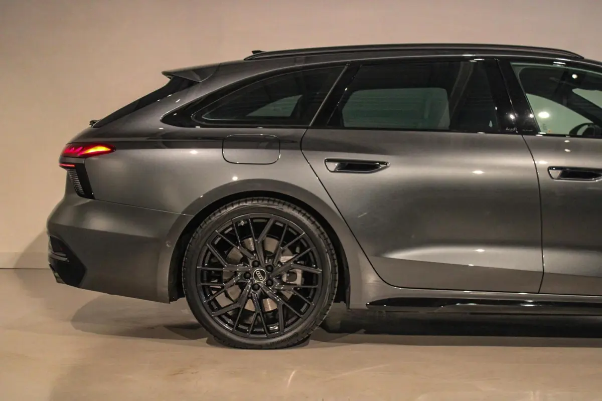 2.0 e-hybrid 220 KW quattro S edition TREKH