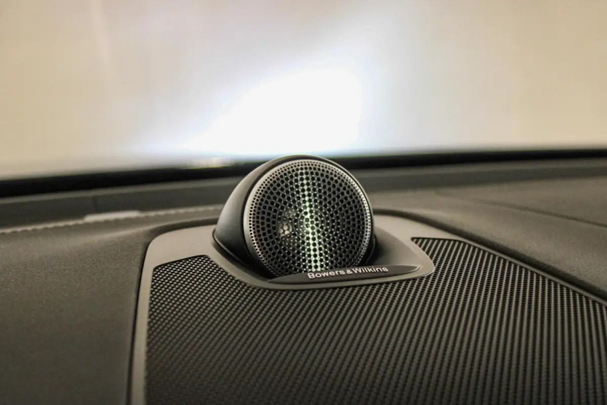 2.0 T8 hybrid Black Edition PANO | LUCHTV | B&W
