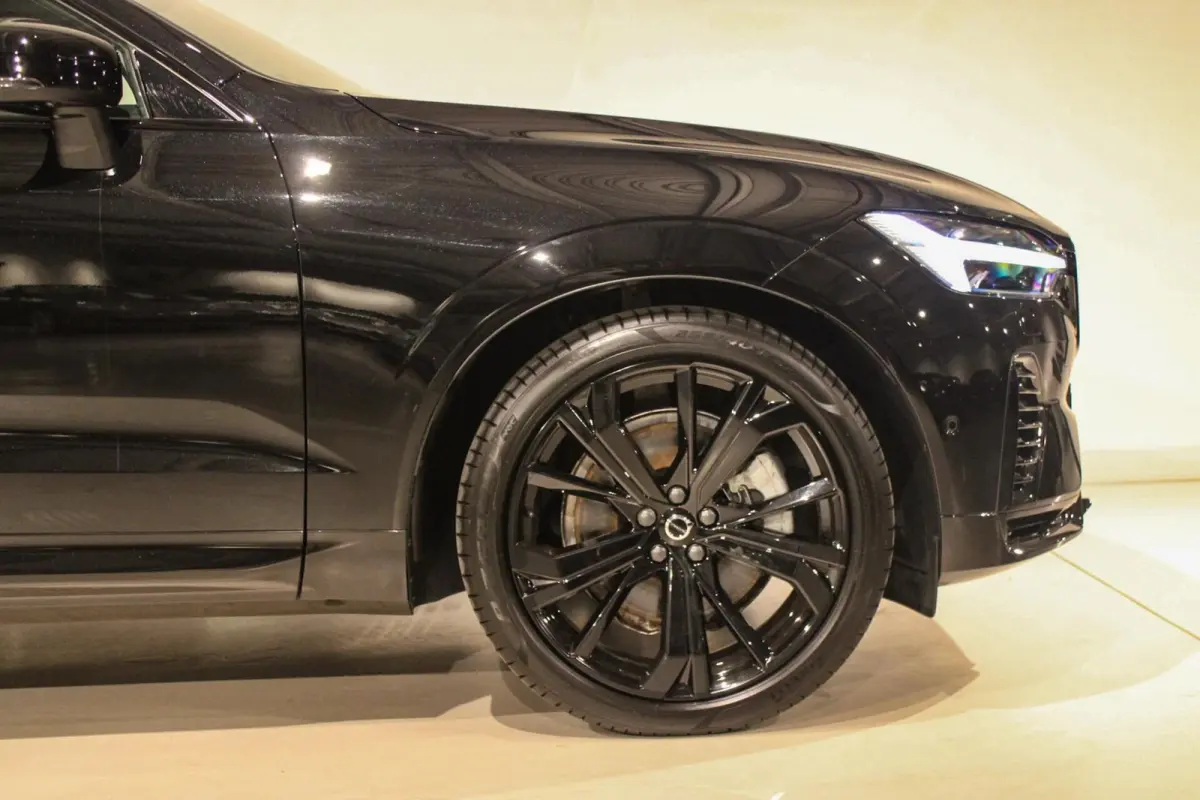 2.0 T8 hybrid Black Edition PANO | LUCHTV | B&W