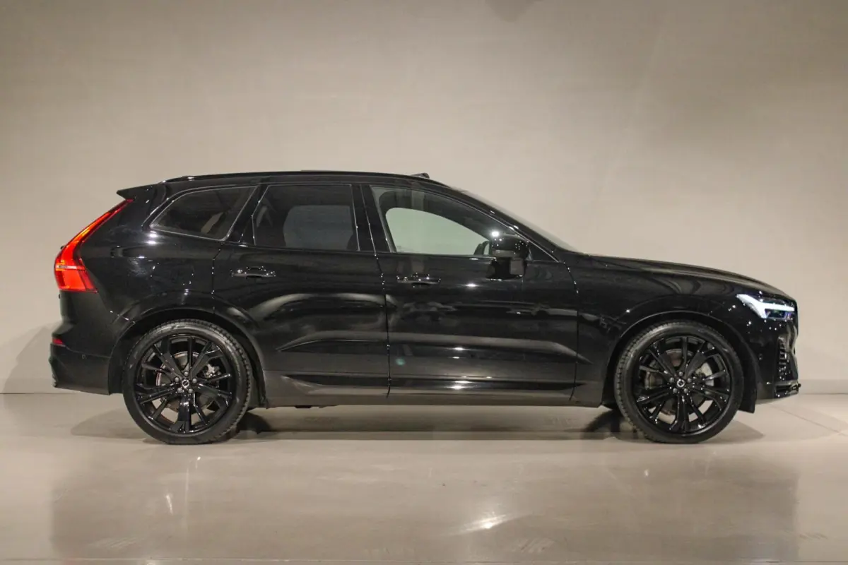2.0 T8 hybrid Black Edition PANO | LUCHTV | B&W
