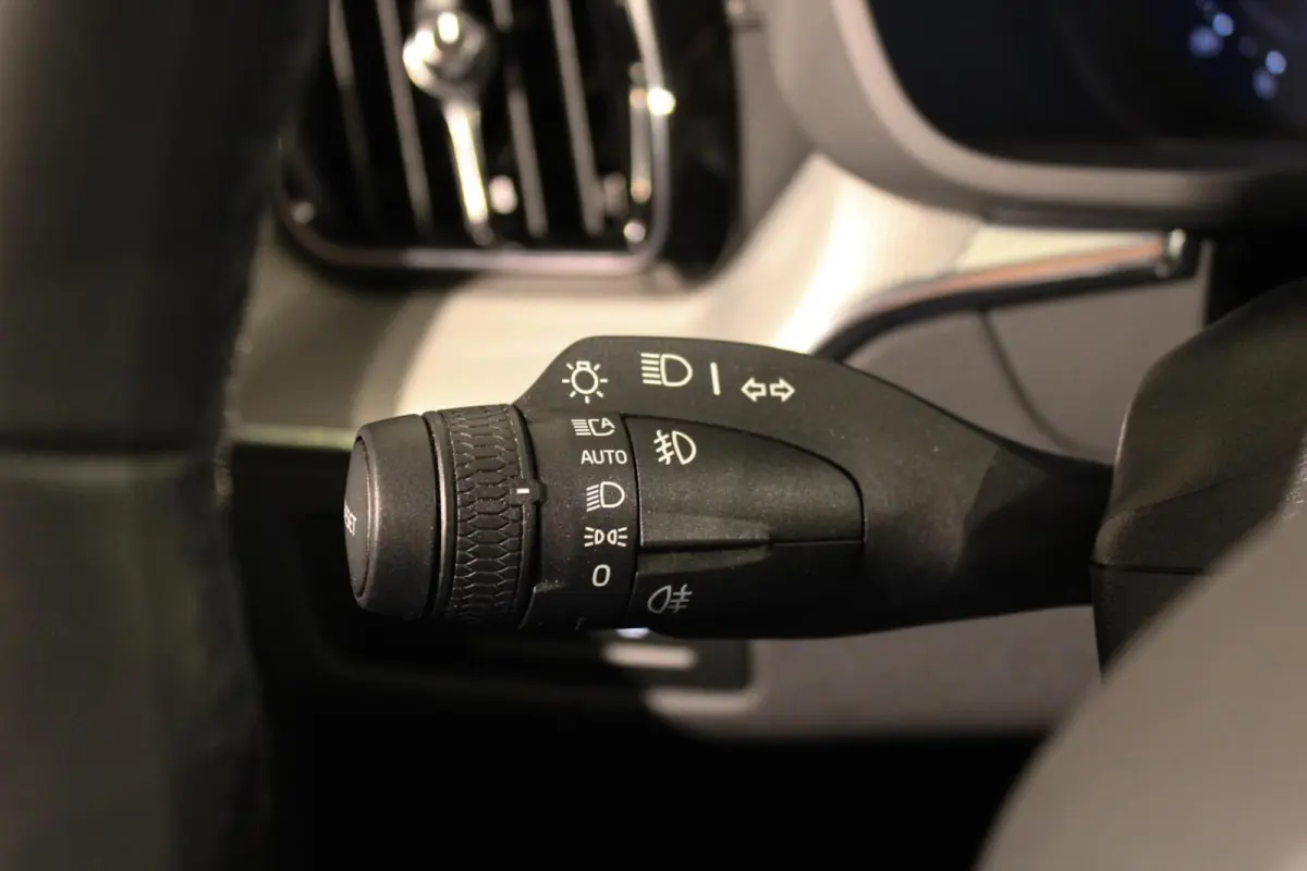 2.0 T8 hybrid Black Edition PANO | LUCHTV | B&W