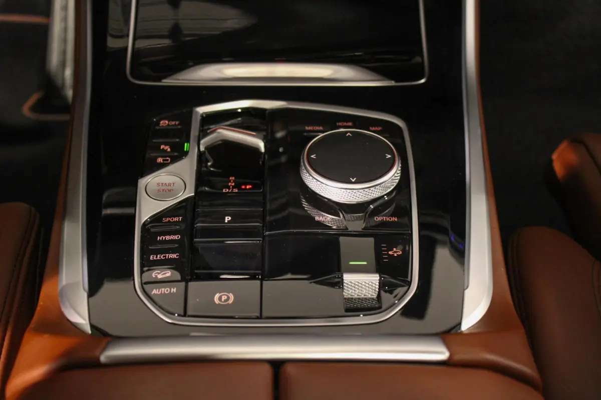 xDrive50e M-sport PANO | SKYL | MASSAGE | INDIVIDUAL