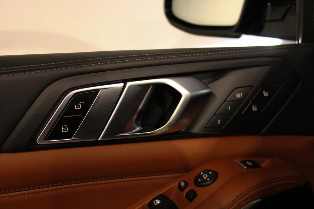 xDrive50e M-sport PANO | SKYL | MASSAGE | INDIVIDUAL
