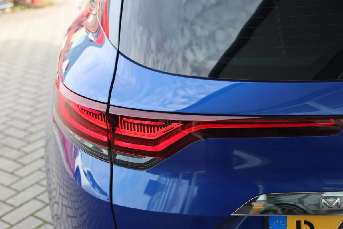 Estate 1.6 Plug-In Hybrid 160 Intens|Camera|HUD|Keyless|Dodehoek assistentie