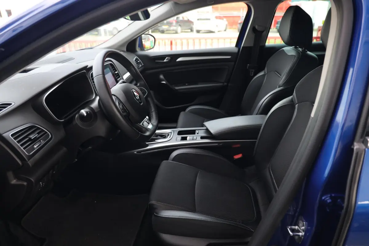 Estate 1.6 Plug-In Hybrid 160 Intens|Camera|HUD|Keyless|Dodehoek assistentie