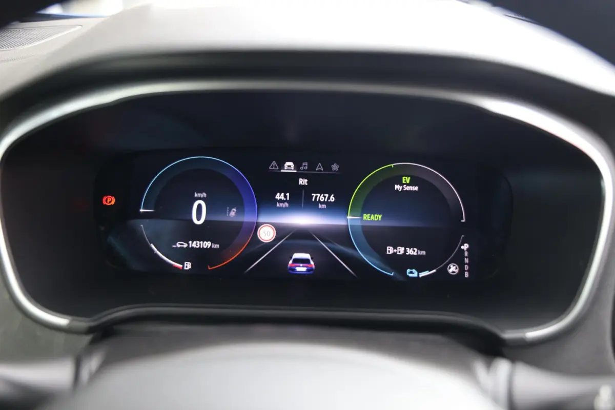 Estate 1.6 Plug-In Hybrid 160 Intens|Camera|HUD|Keyless|Dodehoek assistentie