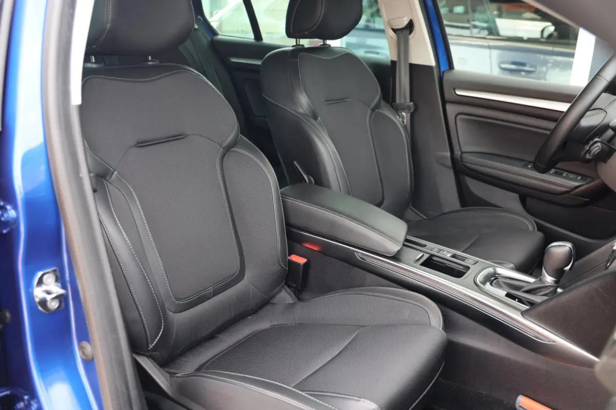 Estate 1.6 Plug-In Hybrid 160 Intens|Camera|HUD|Keyless|Dodehoek assistentie