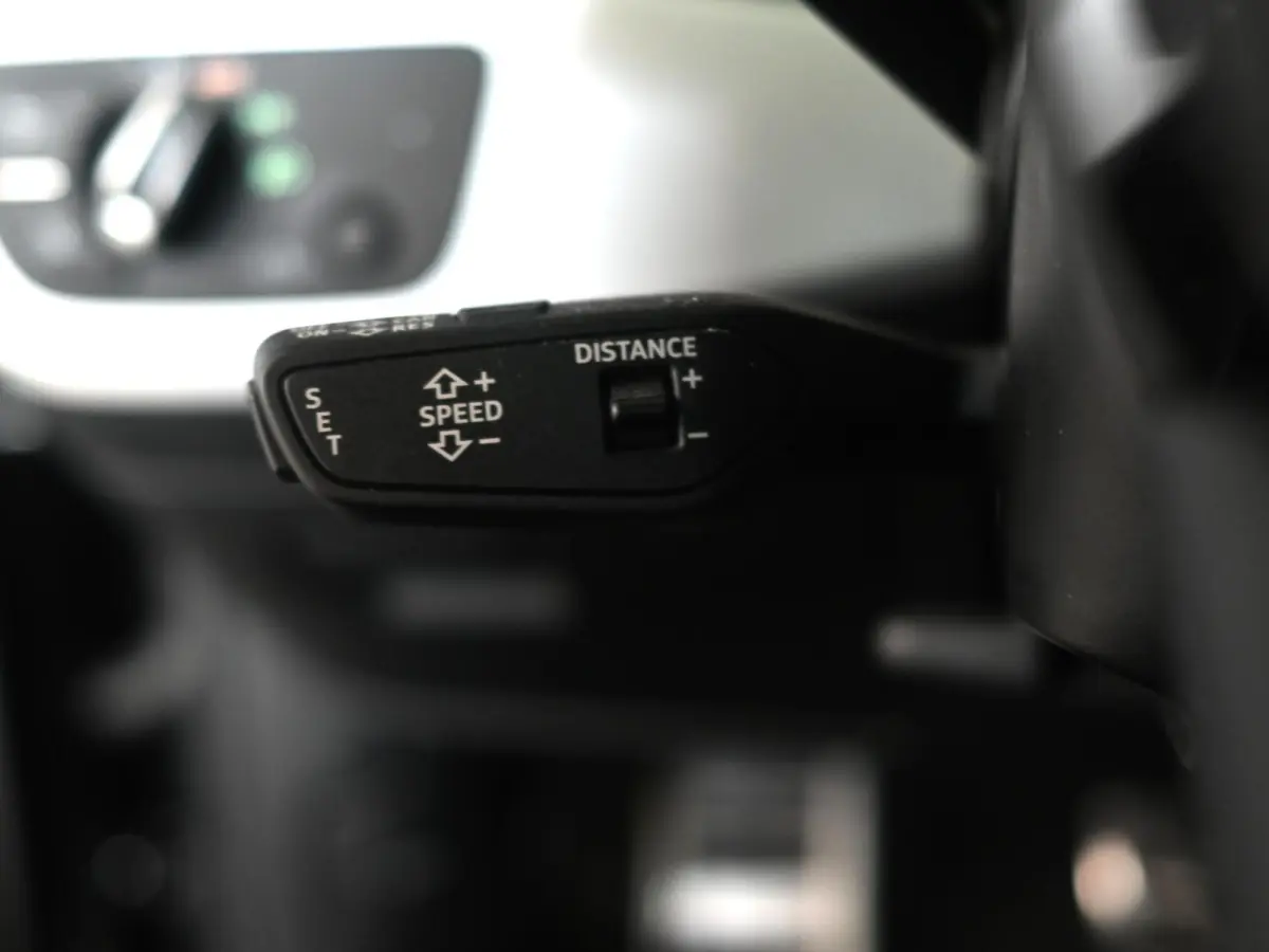 2.0 TFSI S-Line | Pano | Ambient | Digital Dash | Camera | Leder - Alcatara | Carplay - Android Auto | RS Diffuser | Adaptive Cruise | Lane Assist | Matrix Led | Dodehoek Detectie
