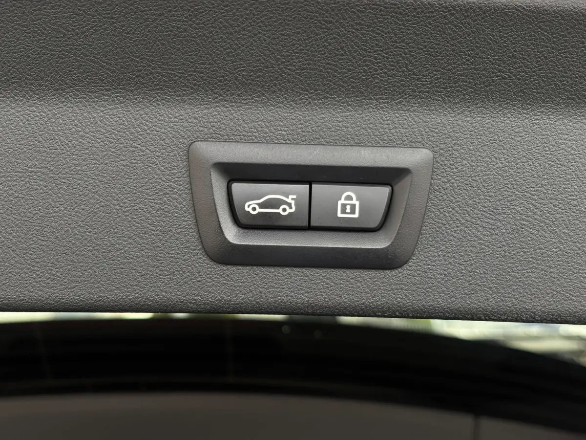High Executive 80 kWh M-pakket (NL-auto, Dealer OnderH, Panoramadak, Navi Pro, 360 Camera, Leder, Auto Pilot, StoelV, Etc)