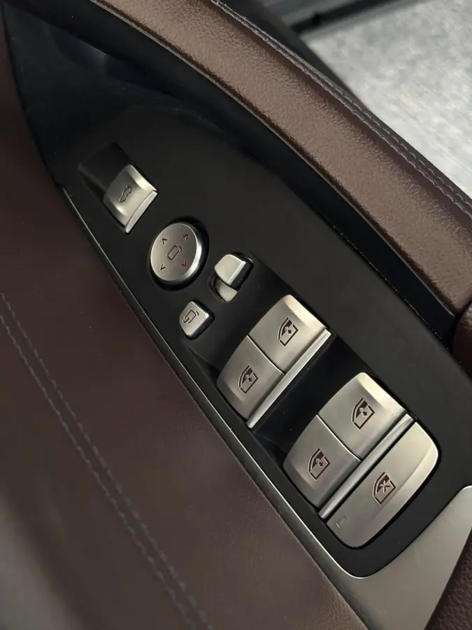 High Executive 80 kWh M-pakket (NL-auto, Dealer OnderH, Panoramadak, Navi Pro, 360 Camera, Leder, Auto Pilot, StoelV, Etc)