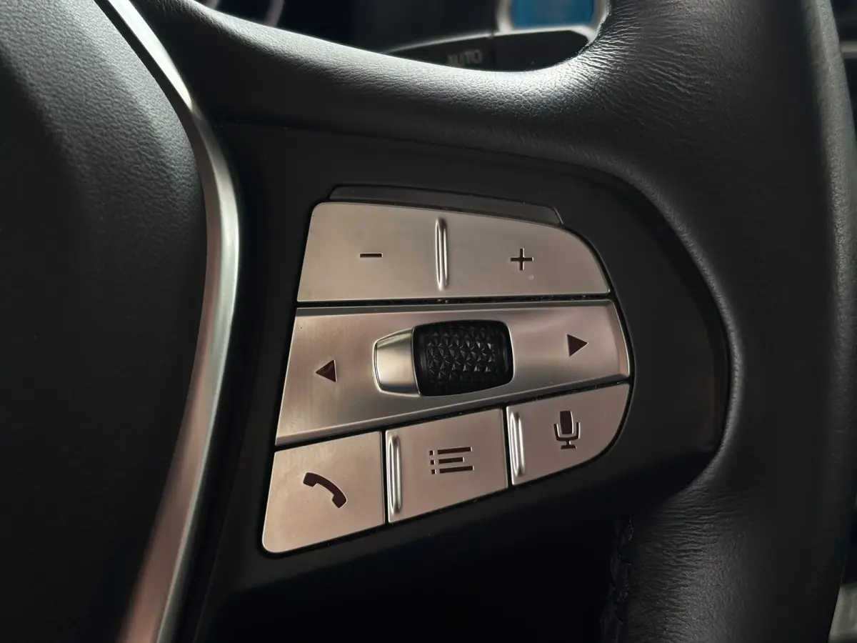 High Executive 80 kWh M-pakket (NL-auto, Dealer OnderH, Panoramadak, Navi Pro, 360 Camera, Leder, Auto Pilot, StoelV, Etc)