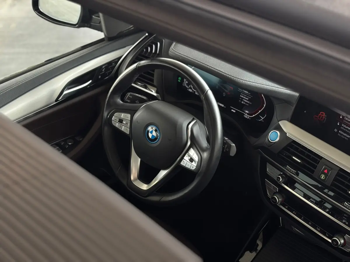 High Executive 80 kWh M-pakket (NL-auto, Dealer OnderH, Panoramadak, Navi Pro, 360 Camera, Leder, Auto Pilot, StoelV, Etc)