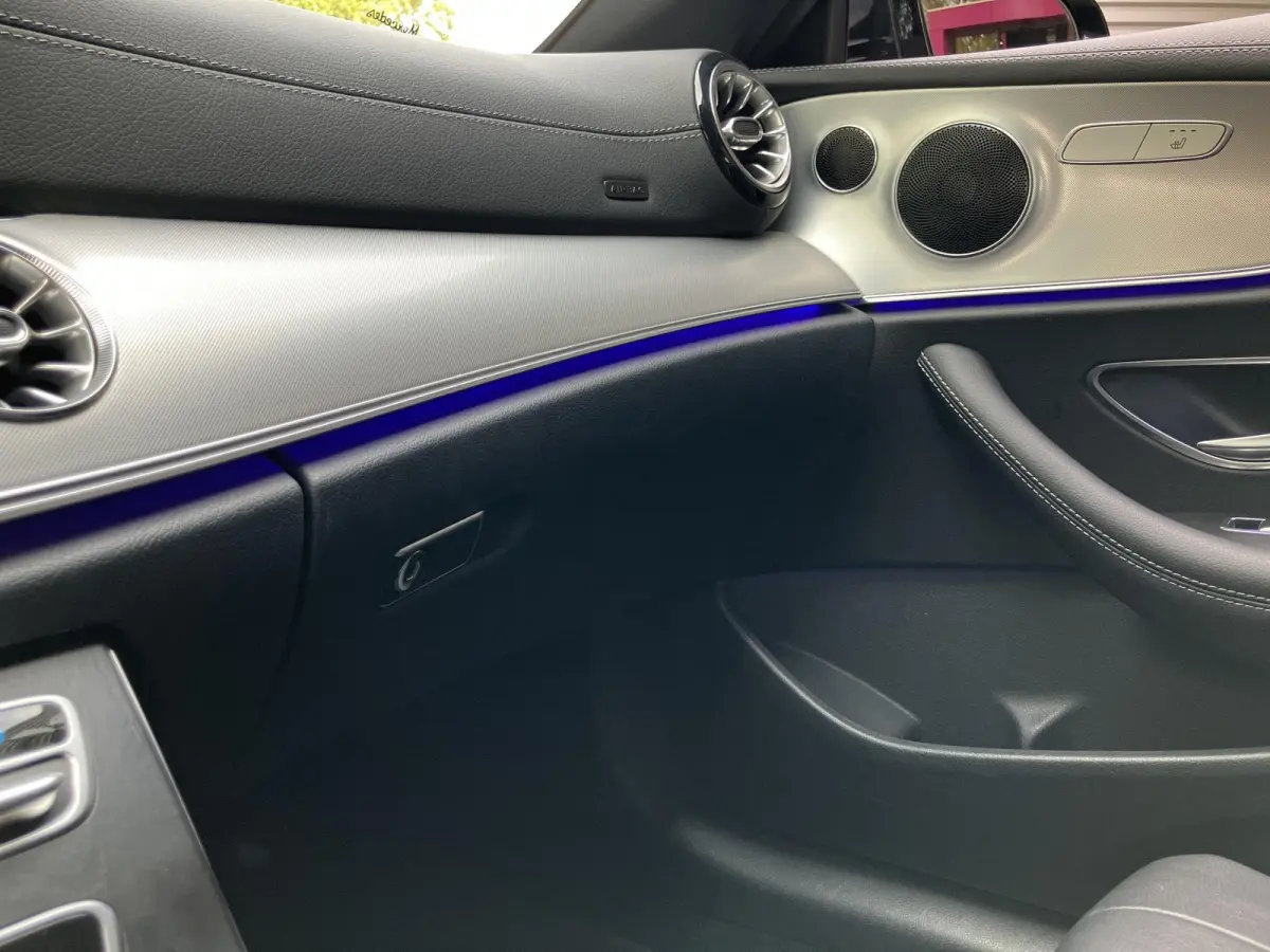 200 Business | WORDT VERWACHT | APPLE CARPLAY | ANDROID AUTO | ACHTERUITRIJCAMERA | LEDER | STOELVERWARMING | SFEERVERLICHTING | DYNAMIC SELECT | PARK ASSIST | NAVIGATIE | CRUISE CONTROL | V