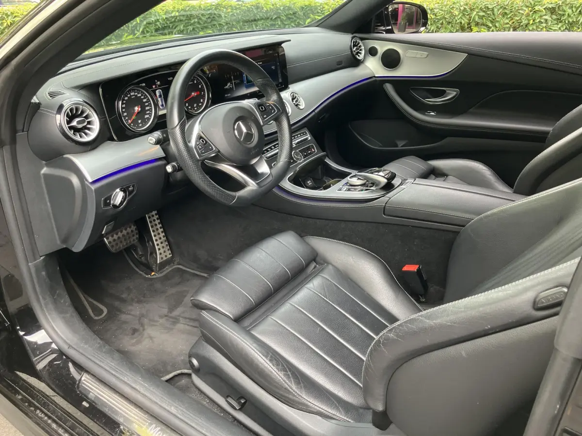 200 Business | WORDT VERWACHT | APPLE CARPLAY | ANDROID AUTO | ACHTERUITRIJCAMERA | LEDER | STOELVERWARMING | SFEERVERLICHTING | DYNAMIC SELECT | PARK ASSIST | NAVIGATIE | CRUISE CONTROL | V