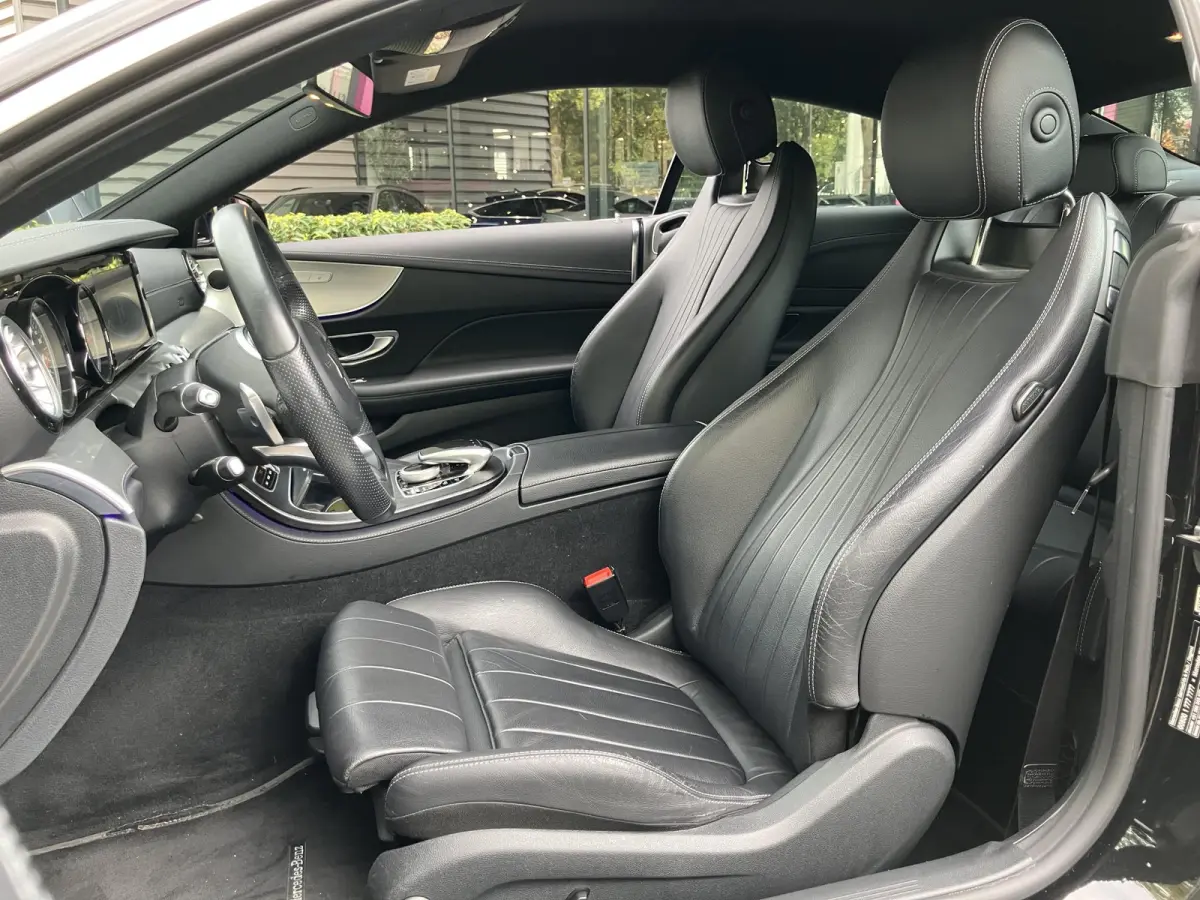 200 Business | WORDT VERWACHT | APPLE CARPLAY | ANDROID AUTO | ACHTERUITRIJCAMERA | LEDER | STOELVERWARMING | SFEERVERLICHTING | DYNAMIC SELECT | PARK ASSIST | NAVIGATIE | CRUISE CONTROL | V