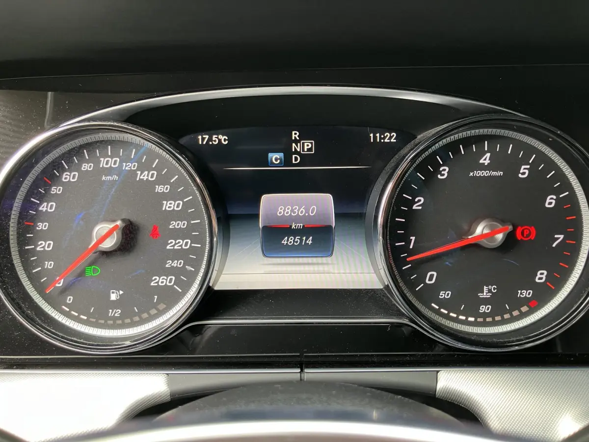 200 Business | WORDT VERWACHT | APPLE CARPLAY | ANDROID AUTO | ACHTERUITRIJCAMERA | LEDER | STOELVERWARMING | SFEERVERLICHTING | DYNAMIC SELECT | PARK ASSIST | NAVIGATIE | CRUISE CONTROL | V