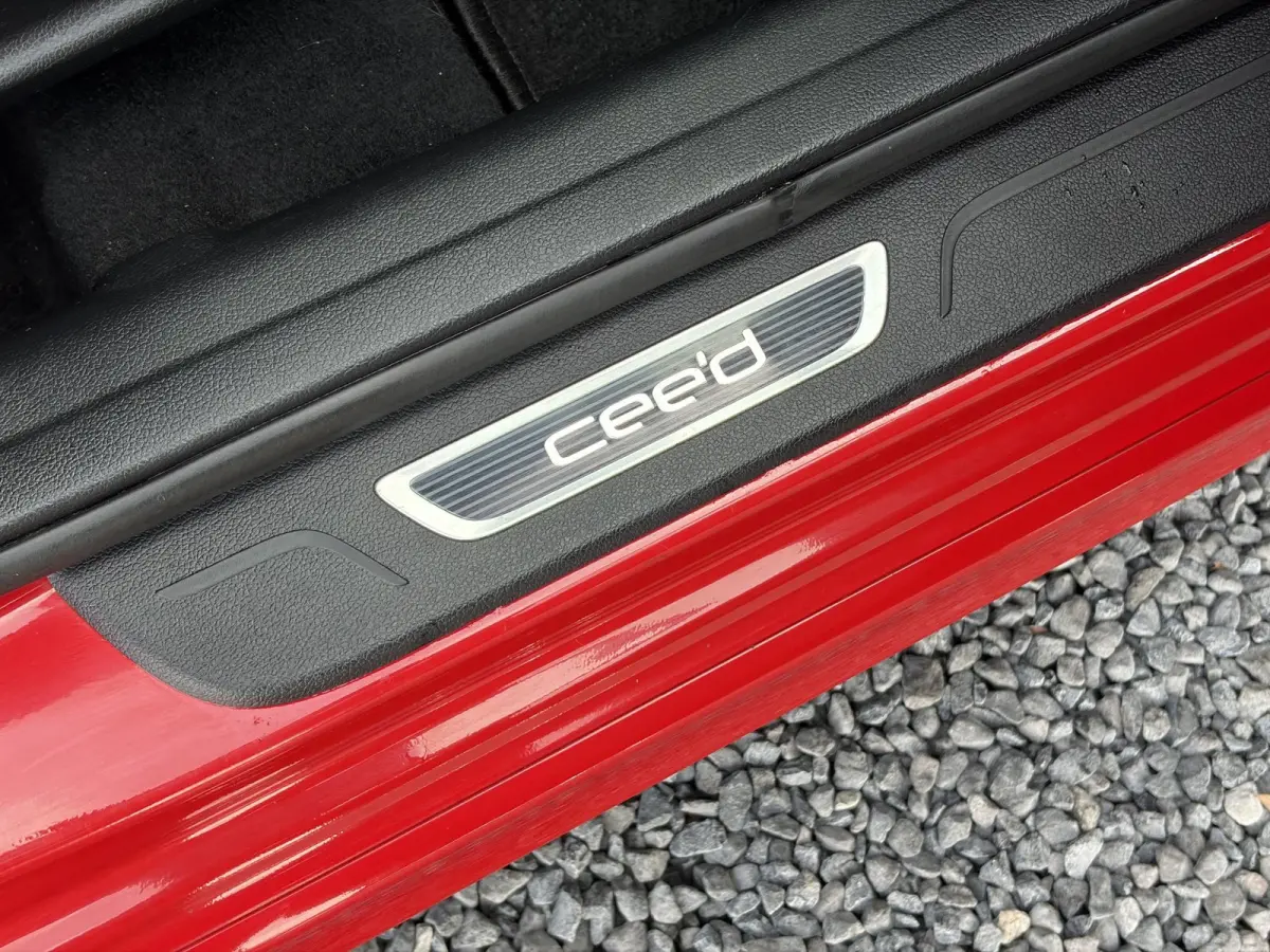 cee'd 1.0 T-GDi GT-Line ✓2e Eigenaar✓Net beurt gehad✓Camera✓120pk✓Stoelverw✓Stuurverw✓6 Bak✓Navi✓Afn Trekhaak✓Keyless✓Pdc✓Lm velgen✓N.A.P✓Apk tot 09-2027