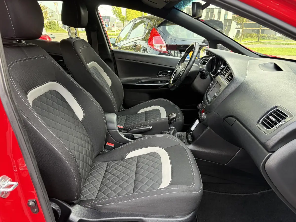 cee'd 1.0 T-GDi GT-Line ✓2e Eigenaar✓Net beurt gehad✓Camera✓120pk✓Stoelverw✓Stuurverw✓6 Bak✓Navi✓Afn Trekhaak✓Keyless✓Pdc✓Lm velgen✓N.A.P✓Apk tot 09-2027