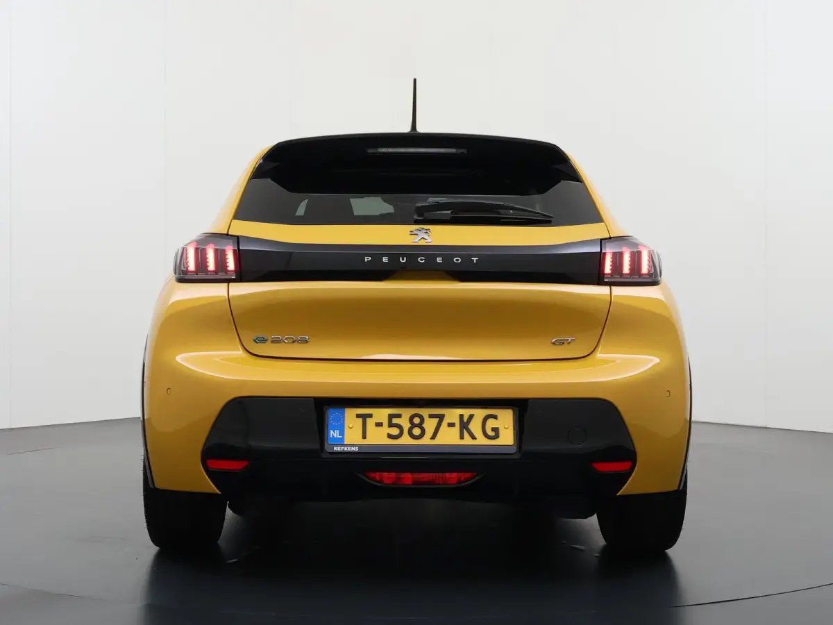 GT 136pk 50 kWh | Navigatie | Panorama dak | Automatische airco | Camera achter | Parkeersensoren | 3D i-Cockpit | Lichtmetalen velgen | Full LED koplampen | Apple Carplay en Android auto