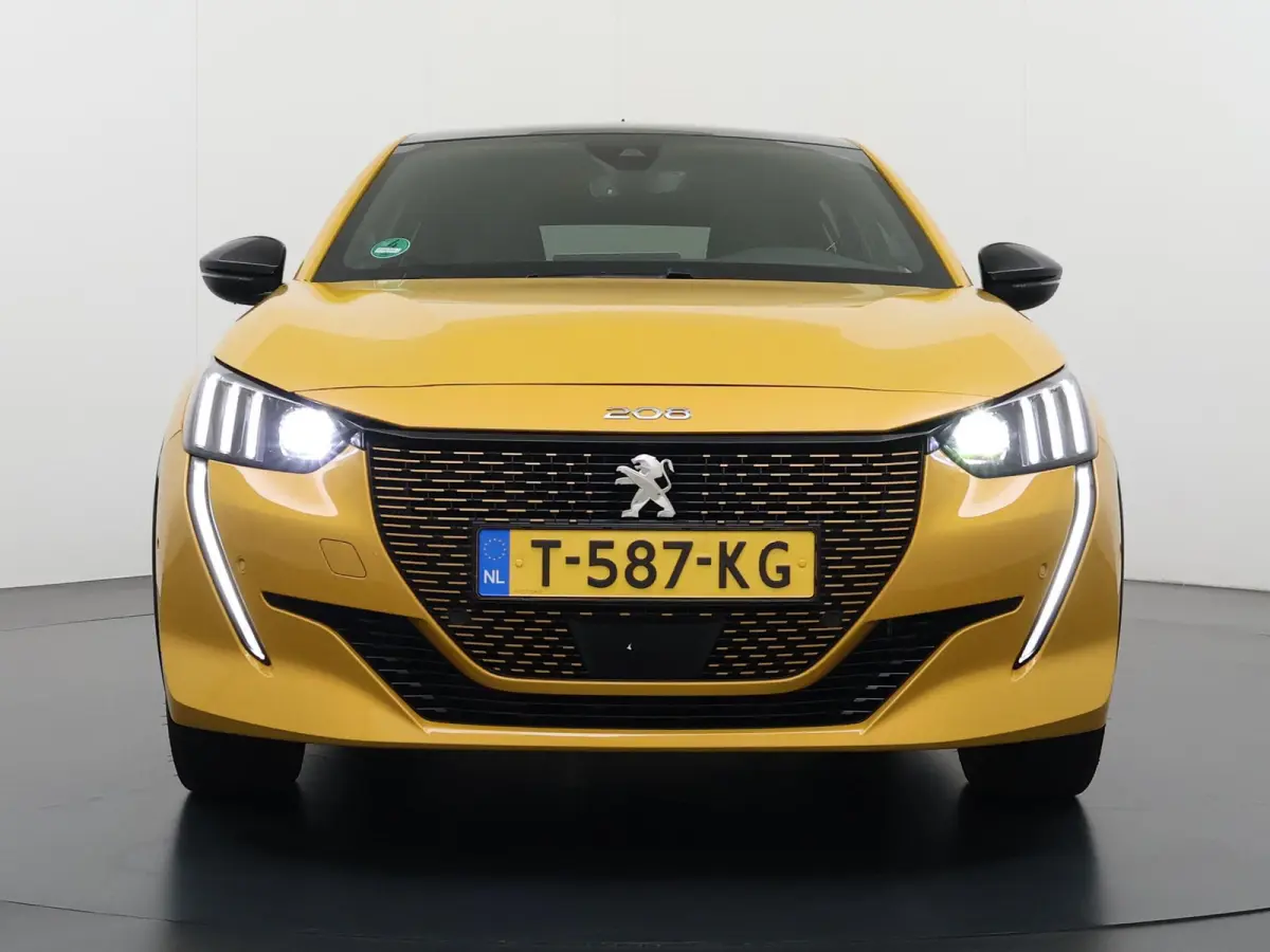 GT 136pk 50 kWh | Navigatie | Panorama dak | Automatische airco | Camera achter | Parkeersensoren | 3D i-Cockpit | Lichtmetalen velgen | Full LED koplampen | Apple Carplay en Android auto