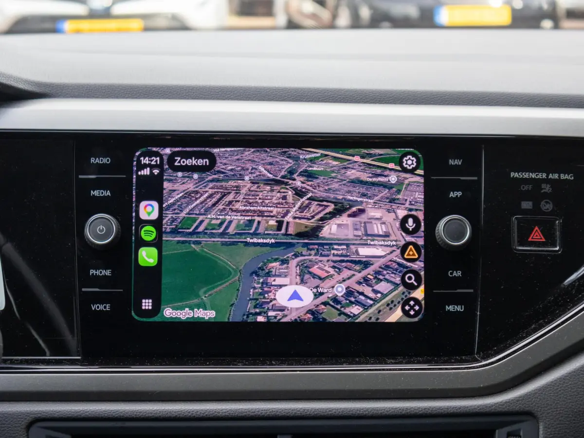 1.0 TSI Comfortline Apple CarPlay Clima 18"