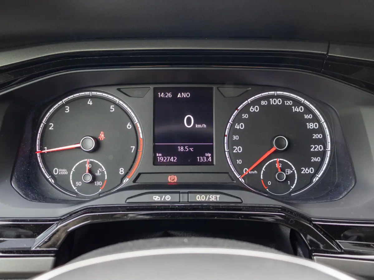 1.0 TSI Comfortline Apple CarPlay Clima 18"
