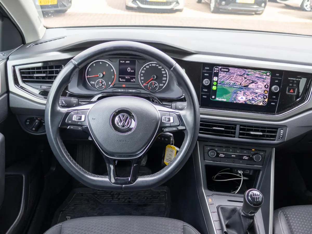1.0 TSI Comfortline Apple CarPlay Clima 18"