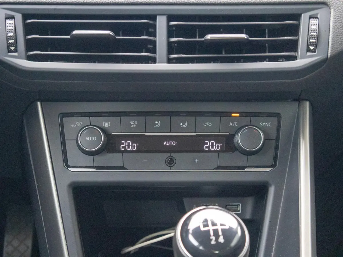 1.0 TSI Comfortline Apple CarPlay Clima 18"