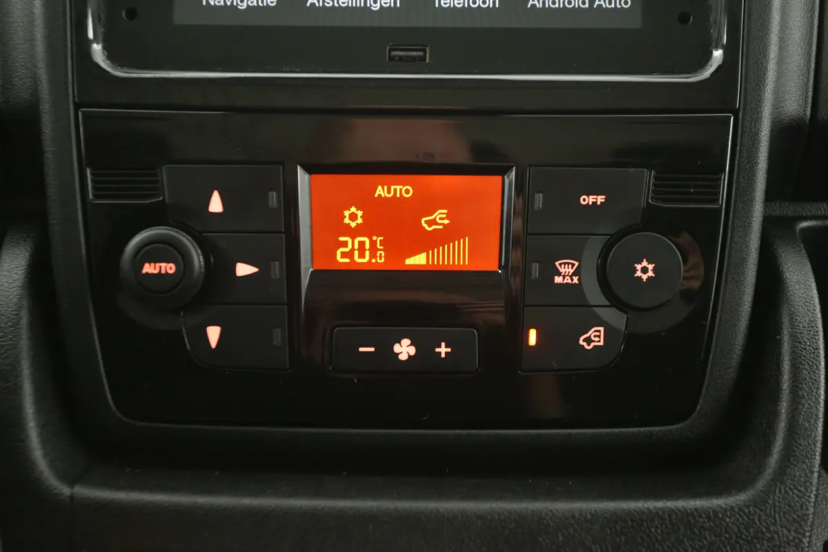 2.2 BlueHDI 140PK 3,5t L3H2 | Clima | Camera | Cruise | 3 Zits | Carplay | Navi | Parkeersens.